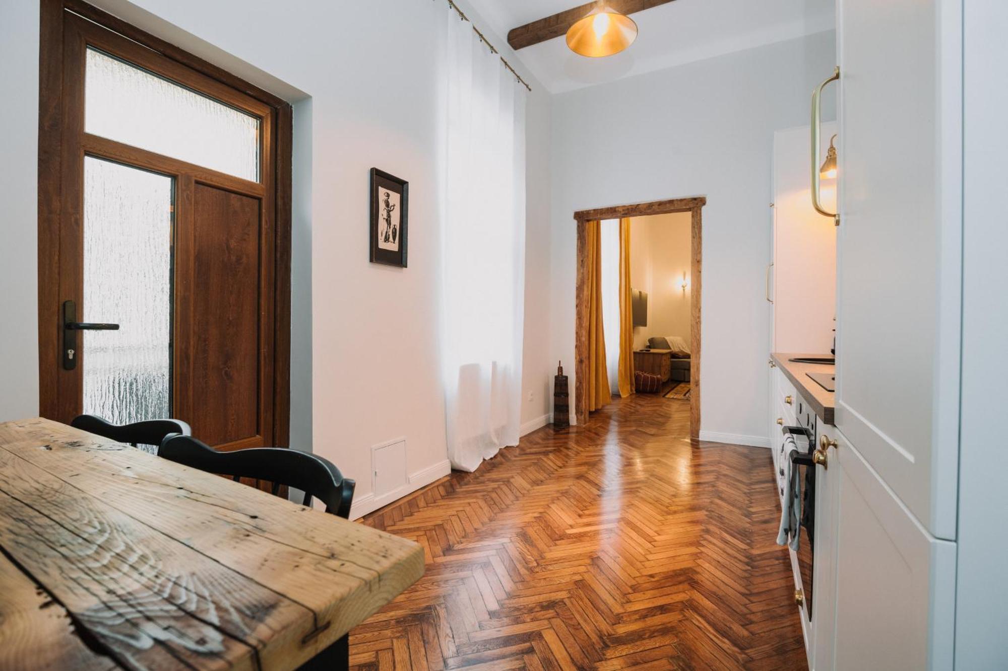Old Town Central Apartment คลูจ-นาโปกา ภายนอก รูปภาพ